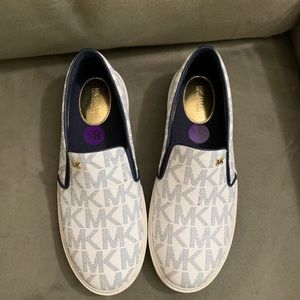 Adorable white and navy Michael Kors sneaker